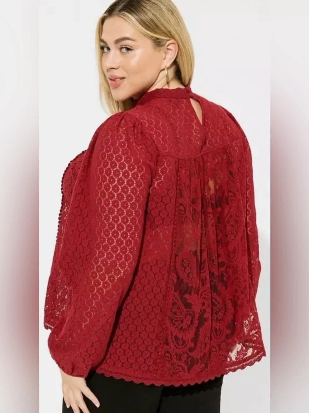 💋 Torrid Red Lace Top